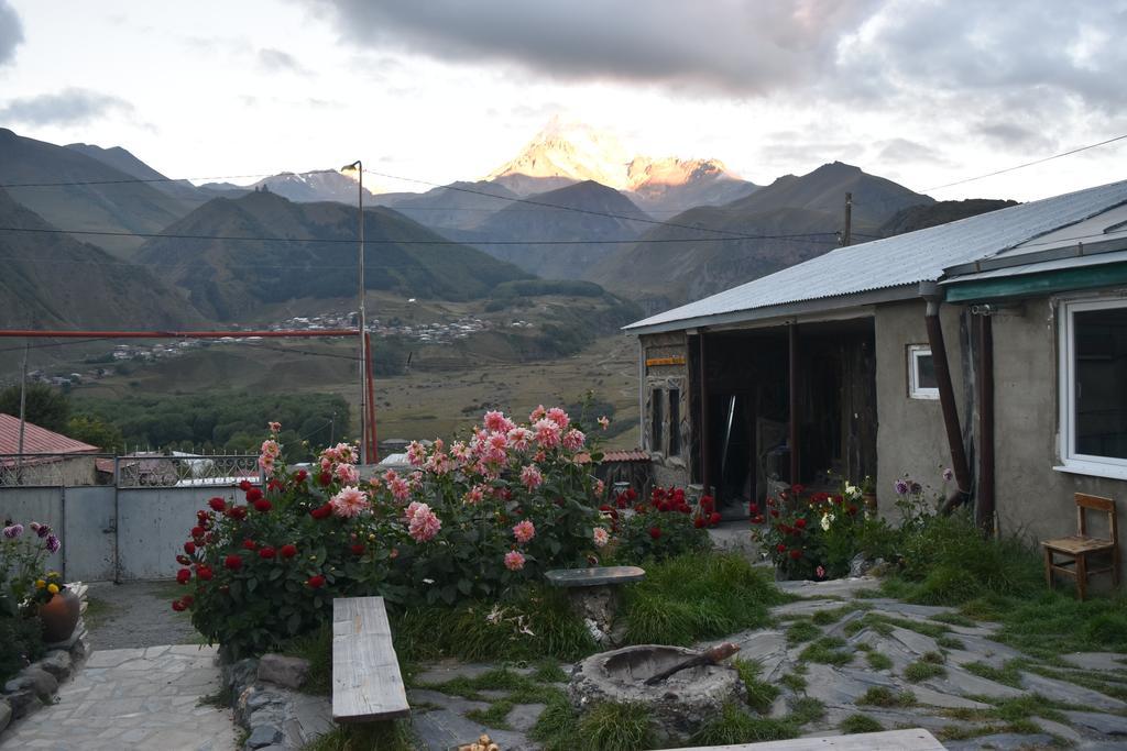 Qusha Guesthouse Meeting In The Mountains And Views カズベギ エクステリア 写真
