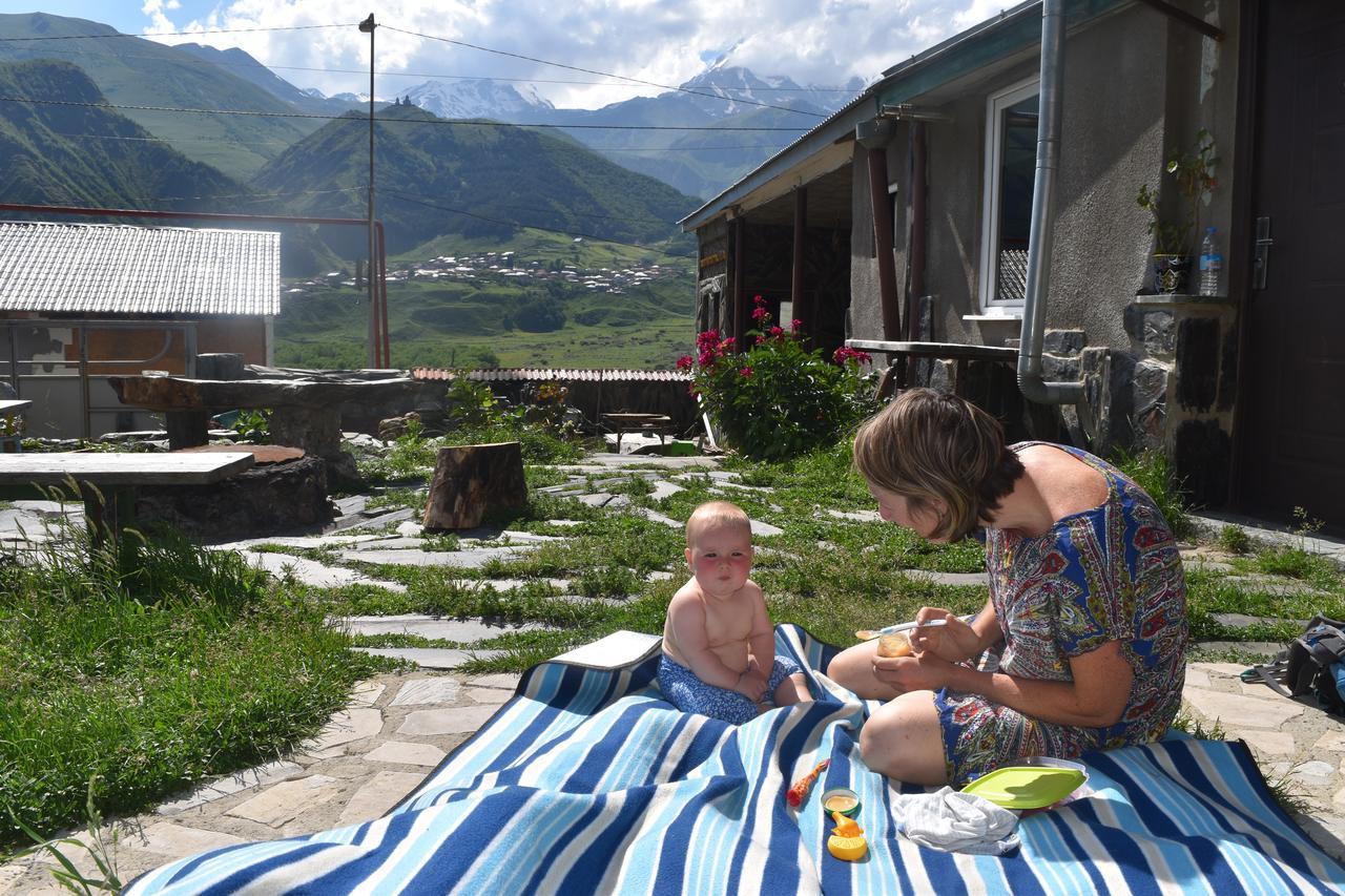 Qusha Guesthouse Meeting In The Mountains And Views カズベギ エクステリア 写真